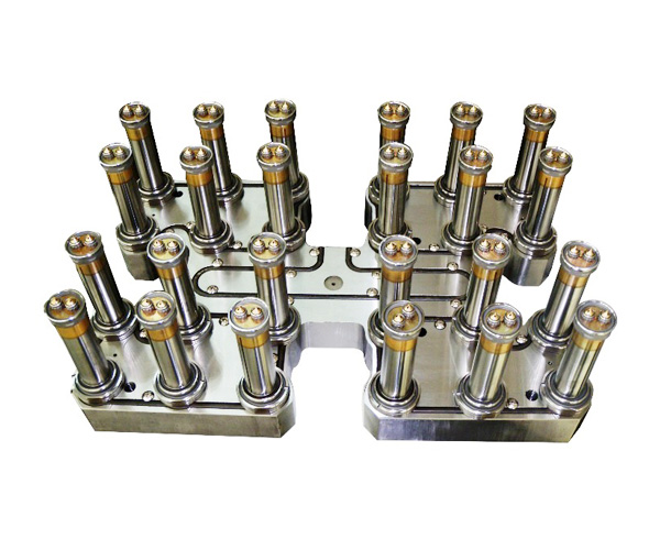 What is the design concept of a hot runner system?